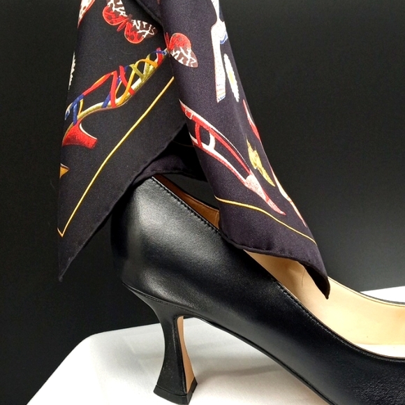 AUTHENTIC SALVATORE FERRAGAMO SCARF - Picture 6 of 12